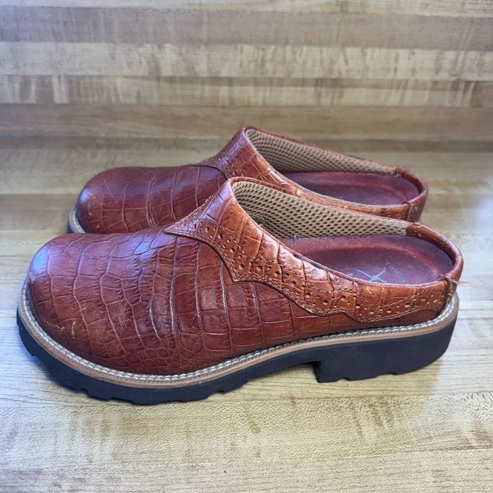 Twisted X Brown barn burner Leather Mule clogs aligator size 7M